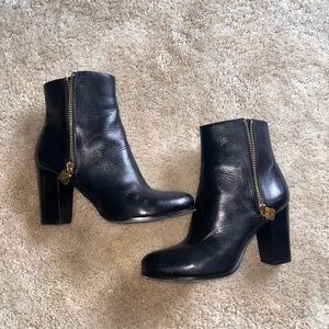 Authentic Michael Kors boots size 8. Gently used